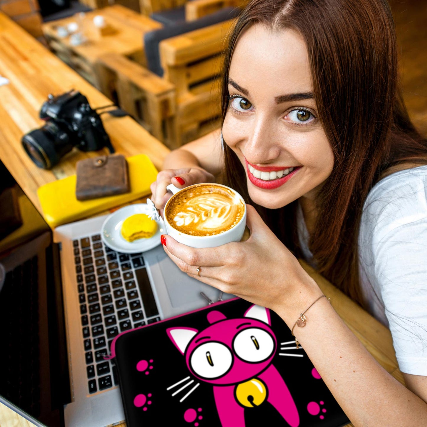Das Anti-Shock-System der LS133 Kitty to Go Designer Tasche bewahrt Ihren Laptop vor leichten Stößen und Erschütterungen