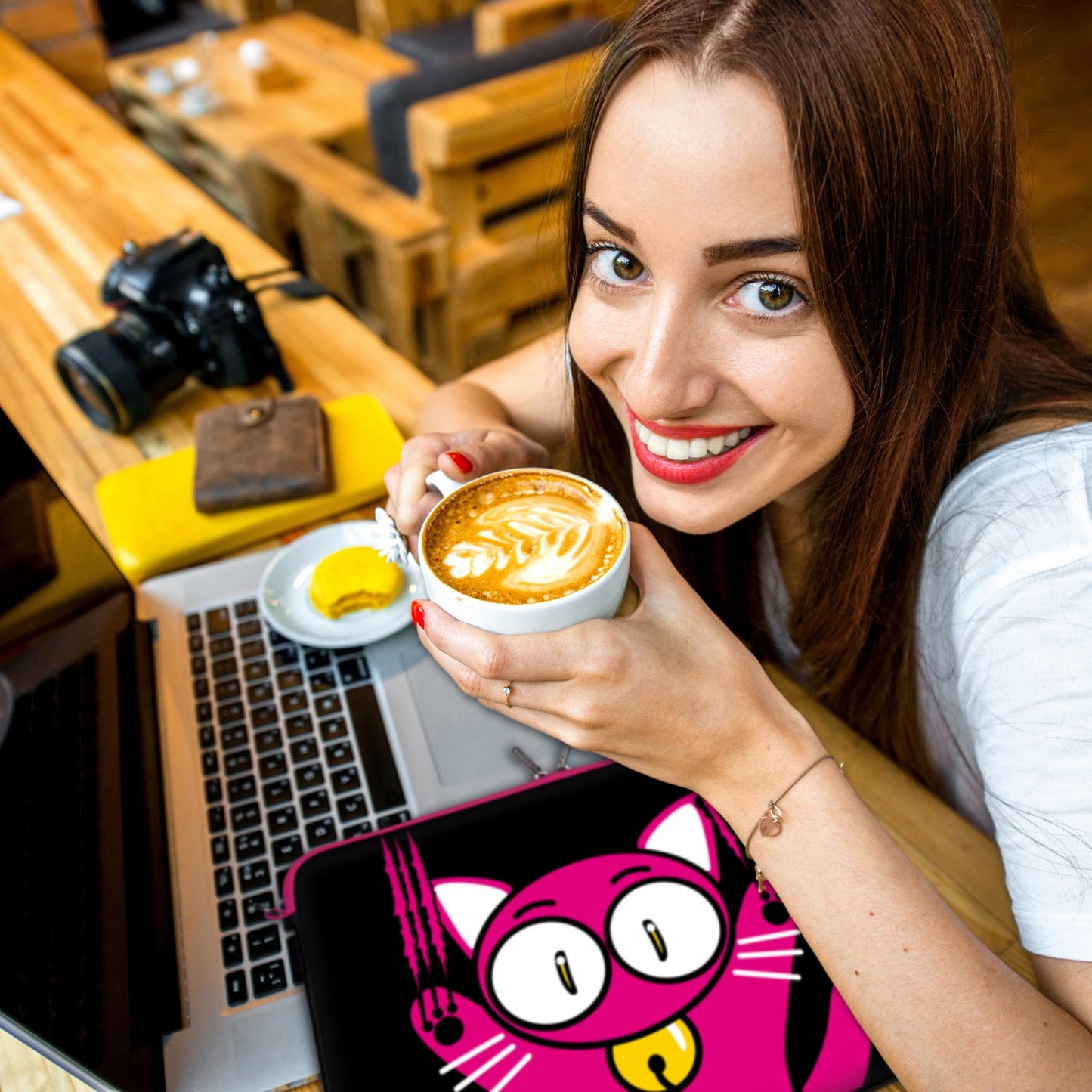 Das Anti-Shock-System der LS140 Kitty to Go Designer Tasche bewahrt Ihren Laptop vor leichten Stößen und Erschütterungen