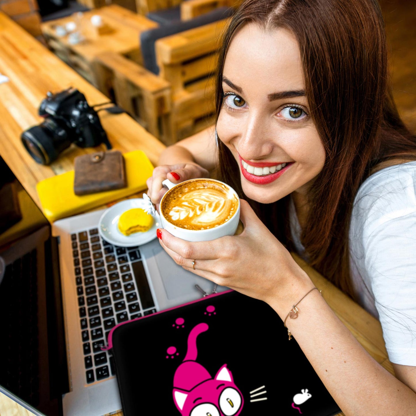 Das Anti-Shock-System der LS141 Kitty to Go Designer Tasche bewahrt Ihren Laptop vor leichten Stößen und Erschütterungen