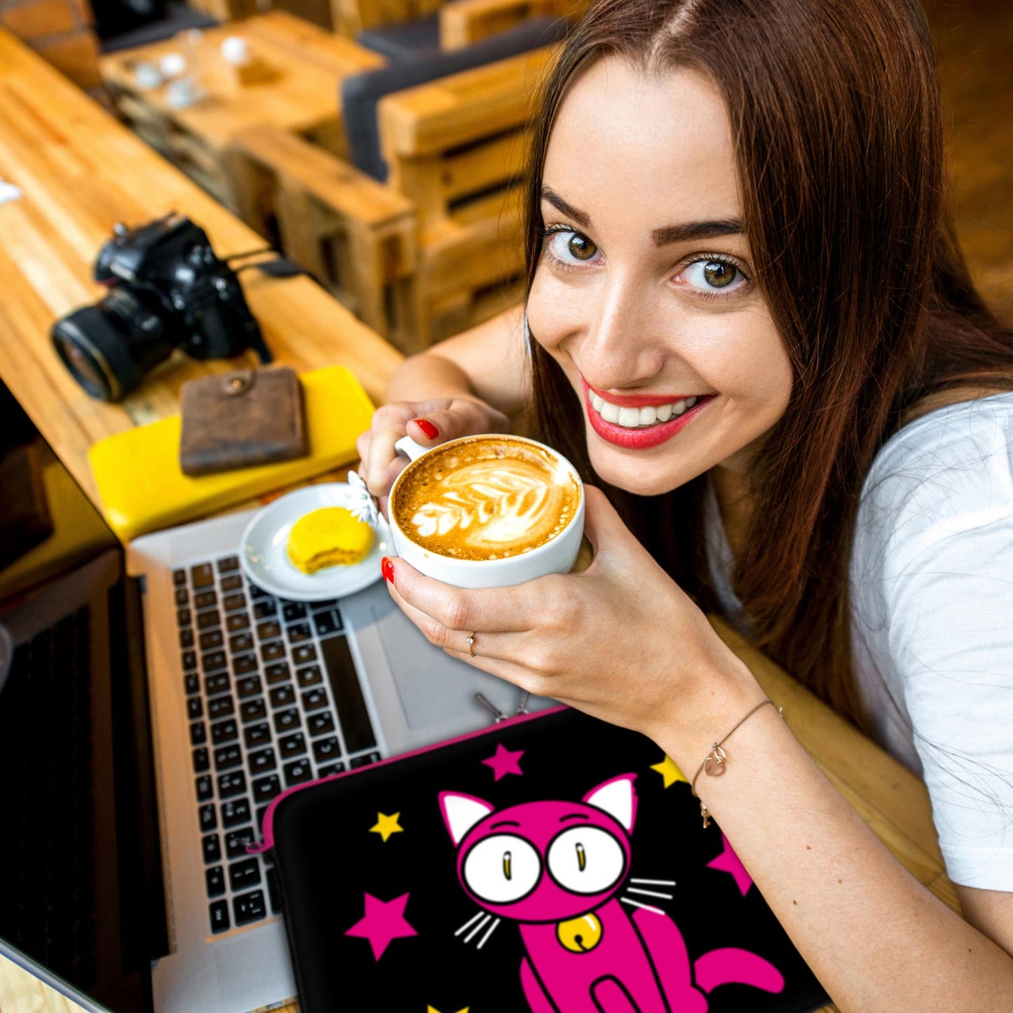 Das Anti-Shock-System der LS142 Kitty to Go Designer Tasche bewahrt Ihren Laptop vor leichten Stößen und Erschütterungen