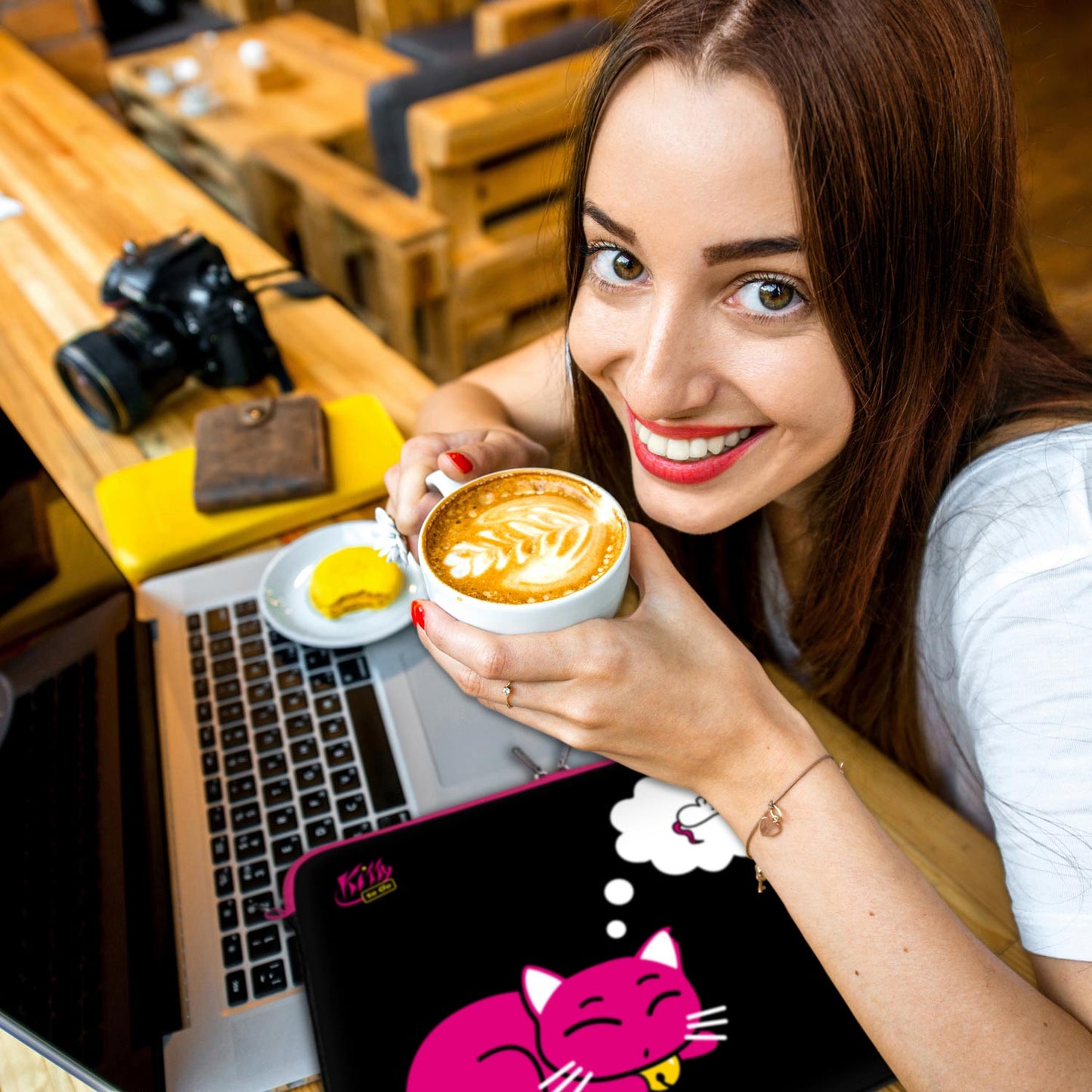 Das Anti-Shock-System der LS143 Kitty to Go Designer Tasche bewahrt Ihren Laptop vor leichten Stößen und Erschütterungen