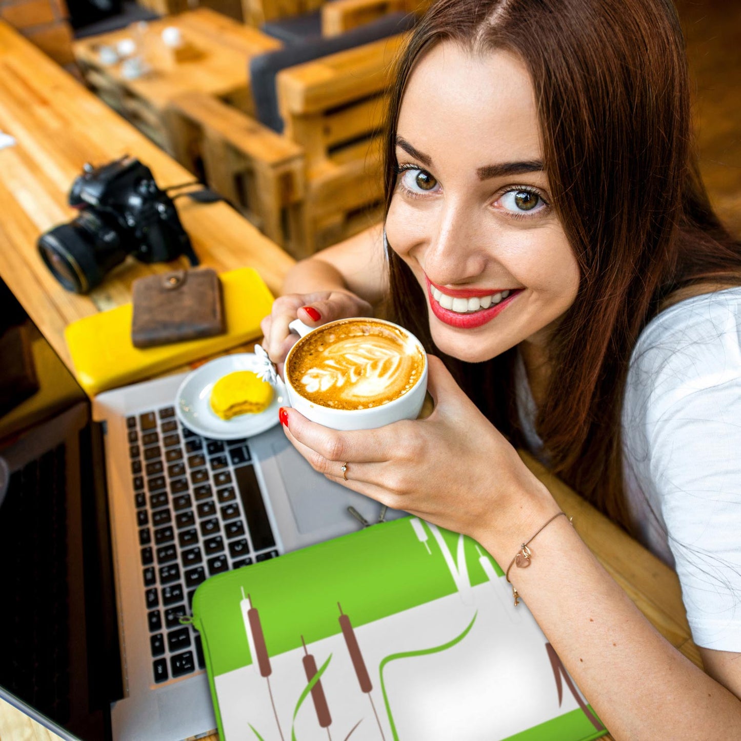 Das Anti-Shock-System der LS148 Summer Cane Designer Tasche bewahrt Ihren Laptop vor leichten Stößen und Erschütterungen