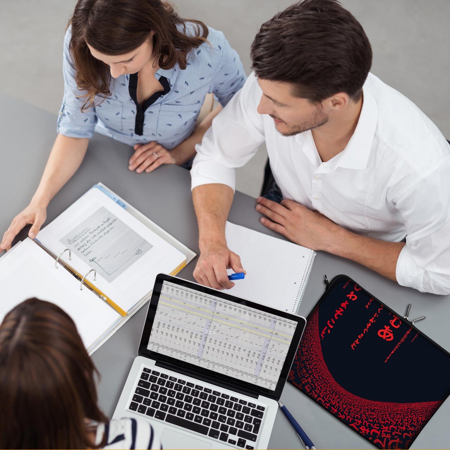 LS109 Red Matrix Designer Laptop Schutzhülle in schwarz als Business-Zubehör im Büro, bei Kunden und auf Dienstreisen