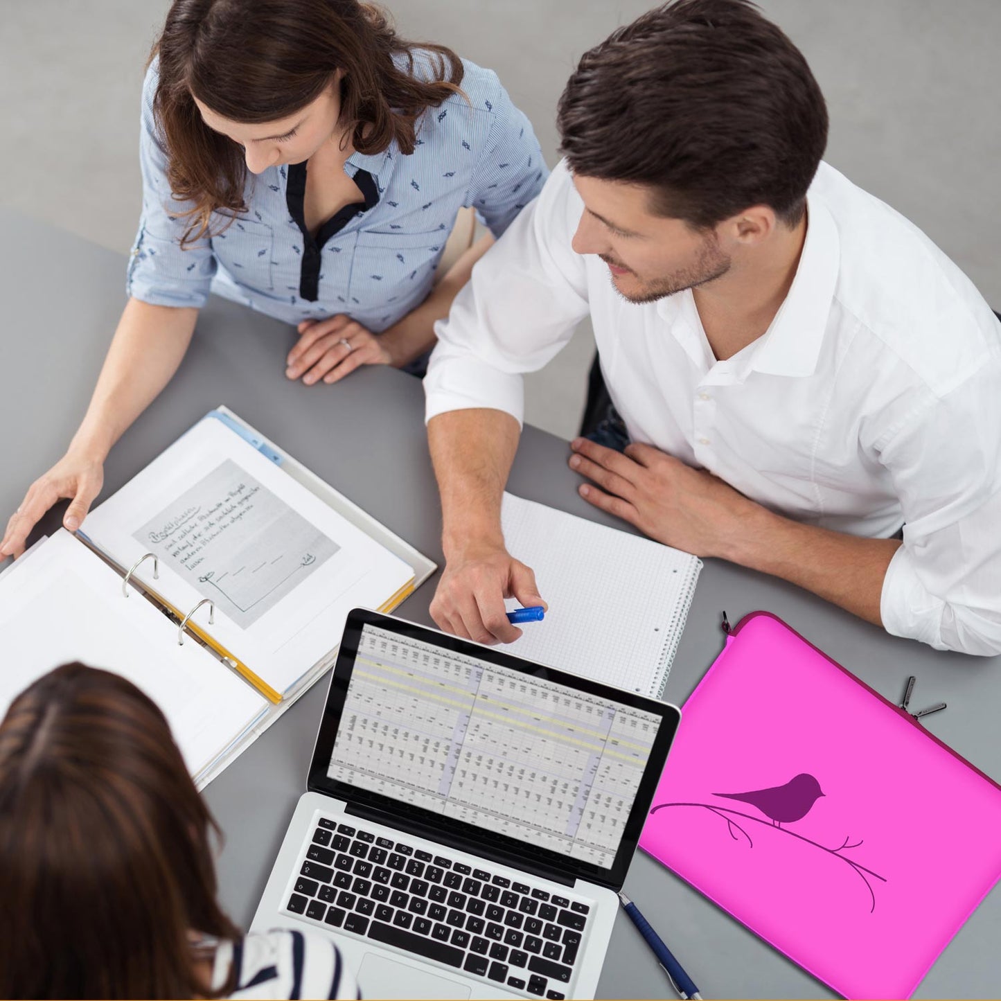 LS122 Early Bird Designer Laptop Schutzhülle in pink als Business-Zubehör im Büro, bei Kunden und auf Dienstreisen