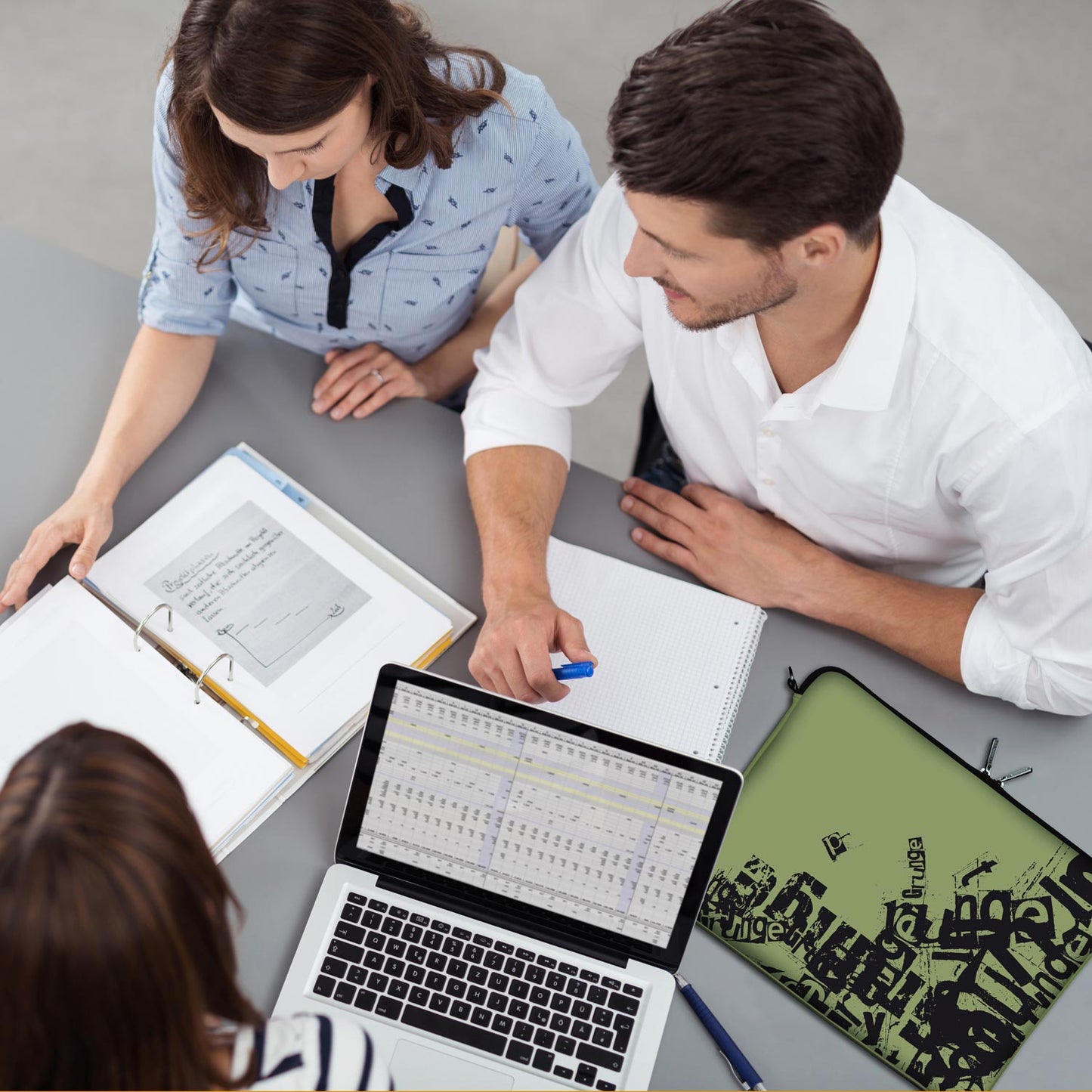 LS123 Grunge Designer Schutzhülle für Laptop olivfarben als Business-Zubehör im Büro, bei Kunden und auf Dienstreisen