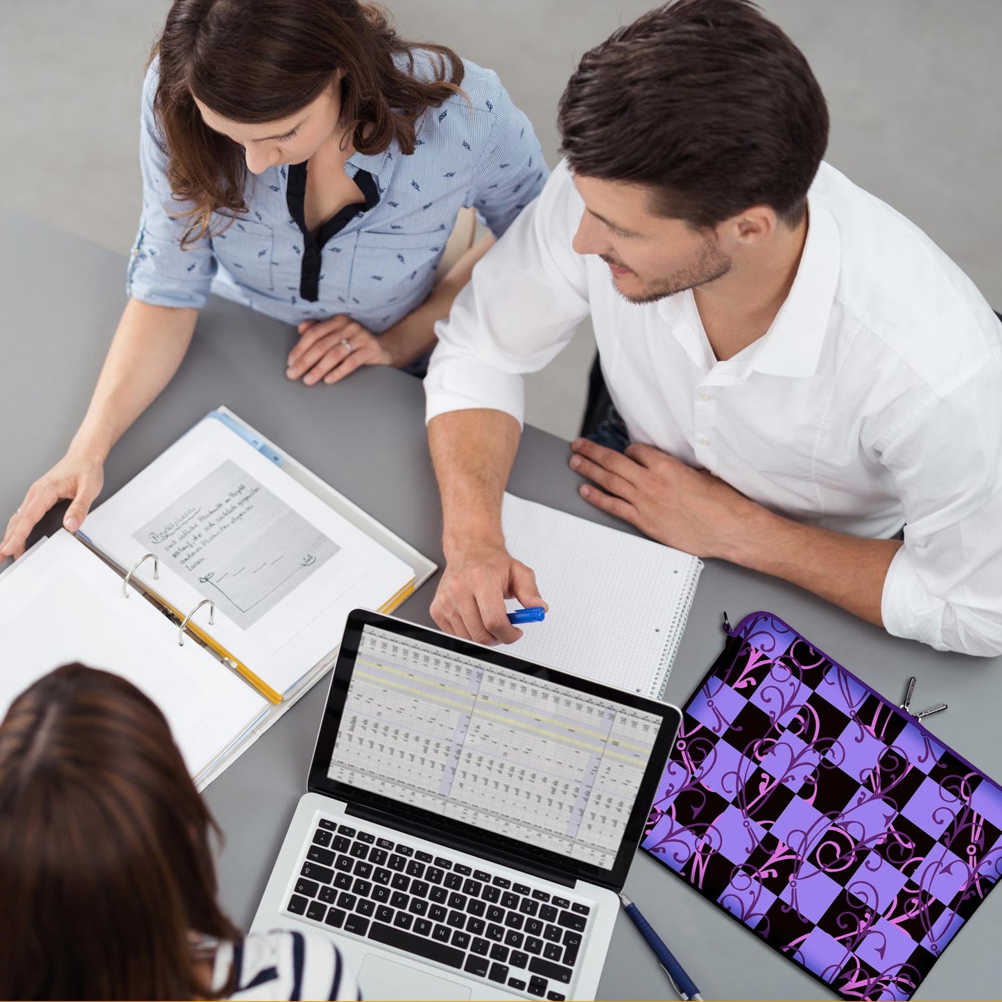 LS113 Purple Designer Schutzhülle für Laptop in violett als Business-Zubehör im Büro, bei Kunden und auf Dienstreisen