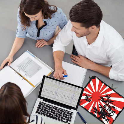 LS150 Bamboo Designer Laptop Schutzhülle in rot als Business-Zubehör im Büro, bei Kunden und auf Dienstreisen
