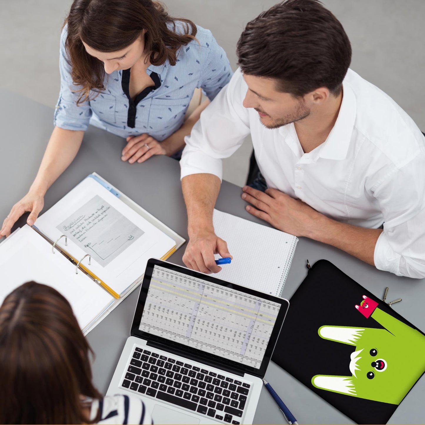 LS162 Toothy Designer Schutzhülle für Laptop in schwarz-grün als Business-Zubehör im Büro, bei Kunden und auf Dienstreisen